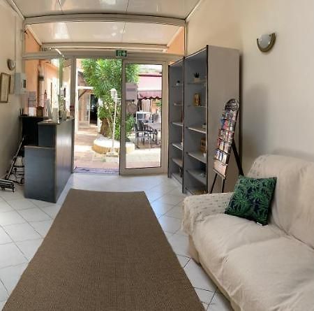 Hotel Le Derby Cagnes-sur-Mer Dış mekan fotoğraf