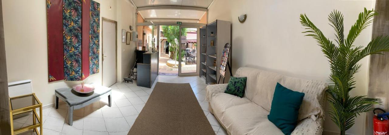 Hotel Le Derby Cagnes-sur-Mer Dış mekan fotoğraf