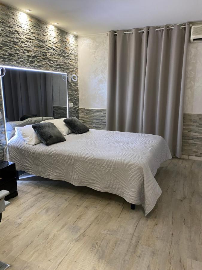 Hotel Le Derby Cagnes-sur-Mer Dış mekan fotoğraf