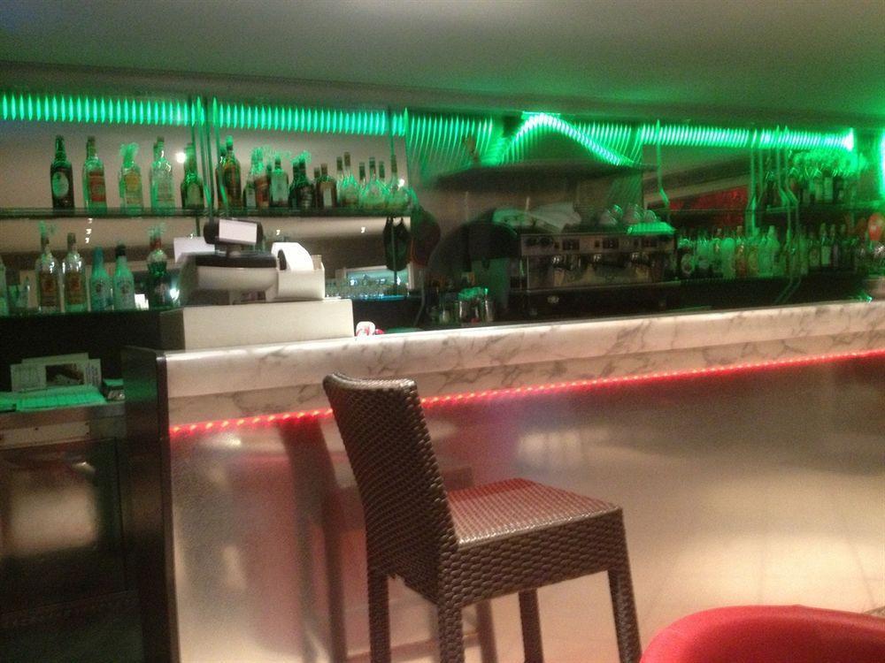 Hotel Le Derby Cagnes-sur-Mer Dış mekan fotoğraf