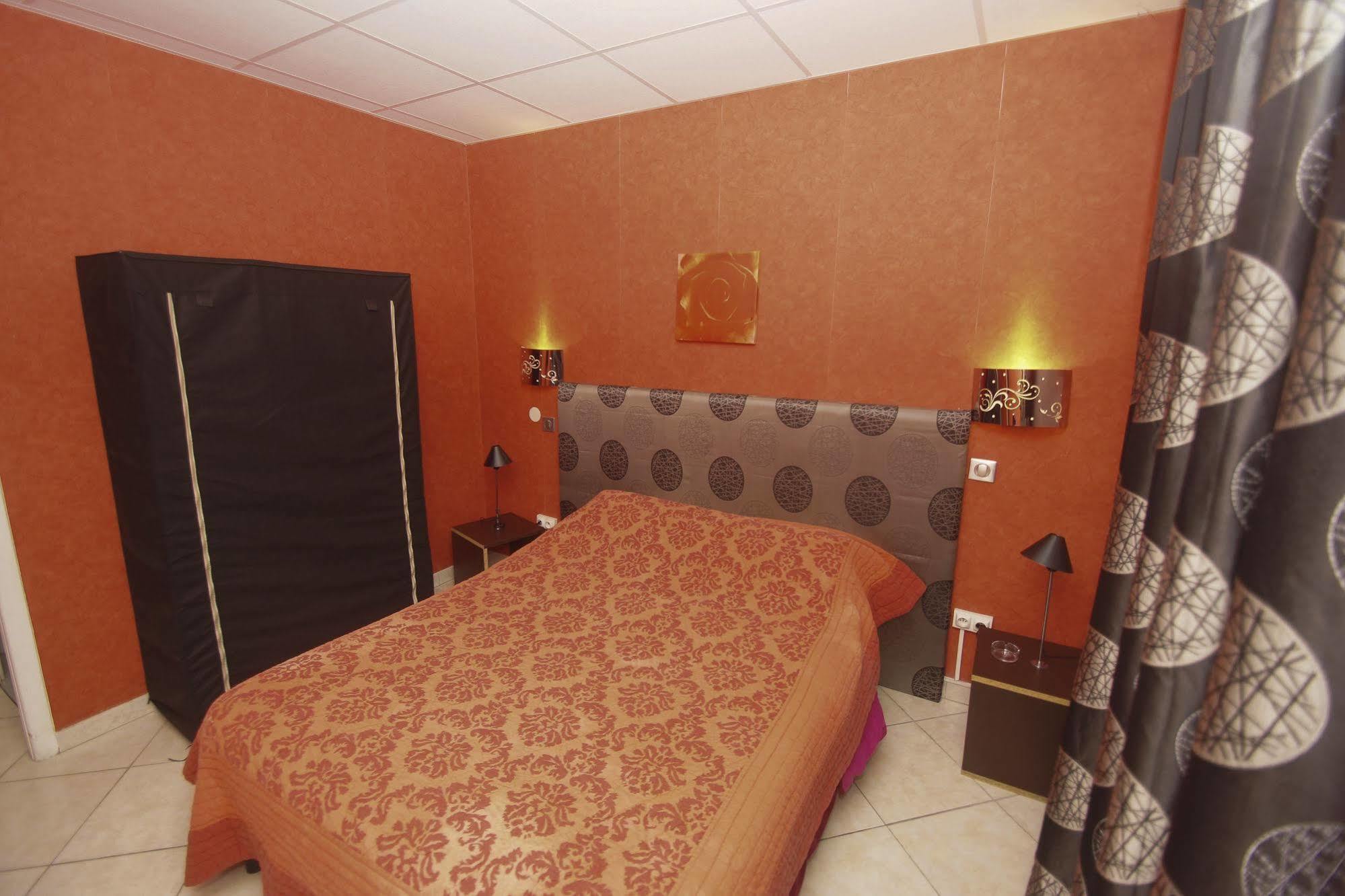 Hotel Le Derby Cagnes-sur-Mer Dış mekan fotoğraf