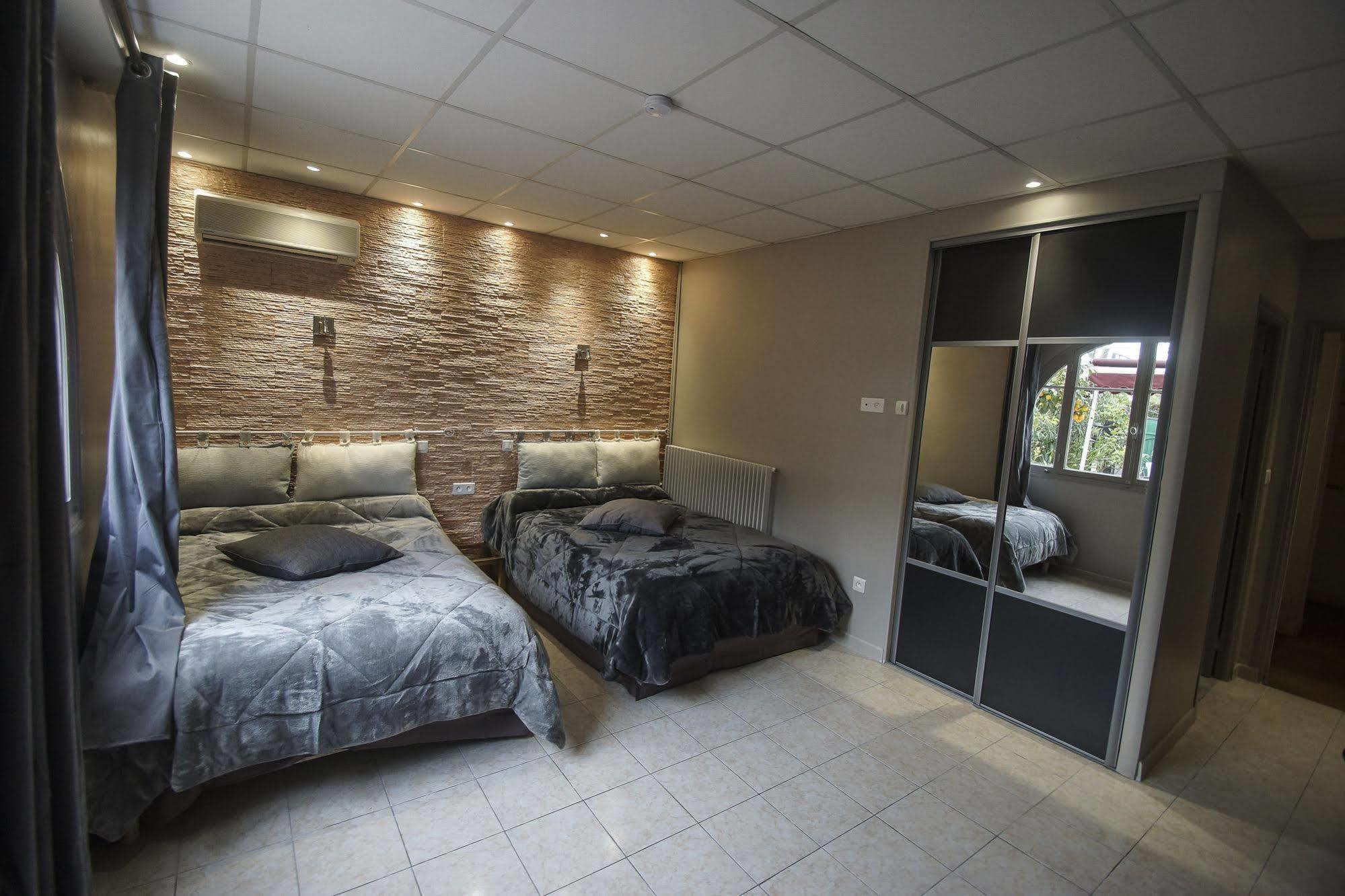 Hotel Le Derby Cagnes-sur-Mer Dış mekan fotoğraf