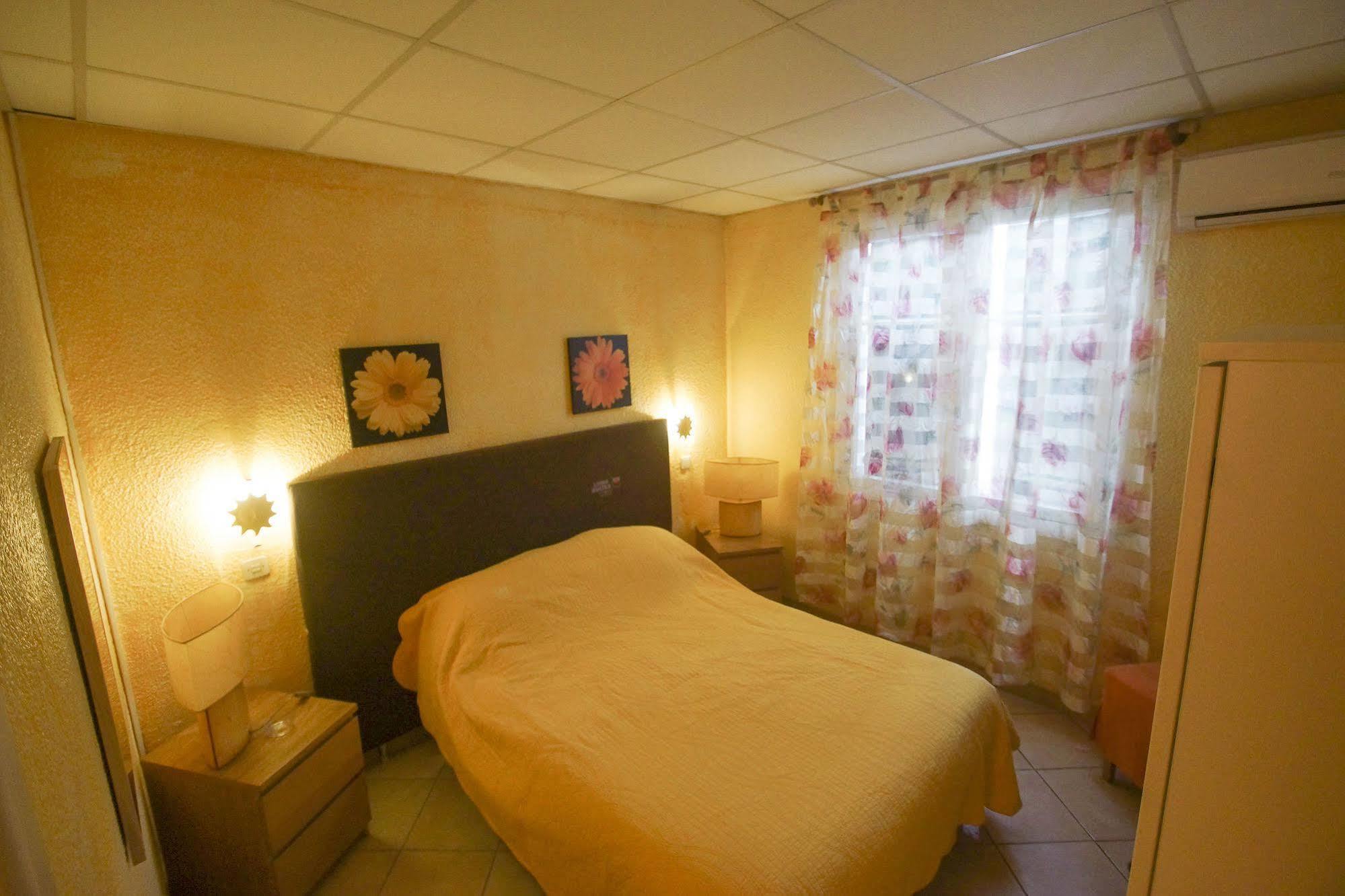 Hotel Le Derby Cagnes-sur-Mer Dış mekan fotoğraf