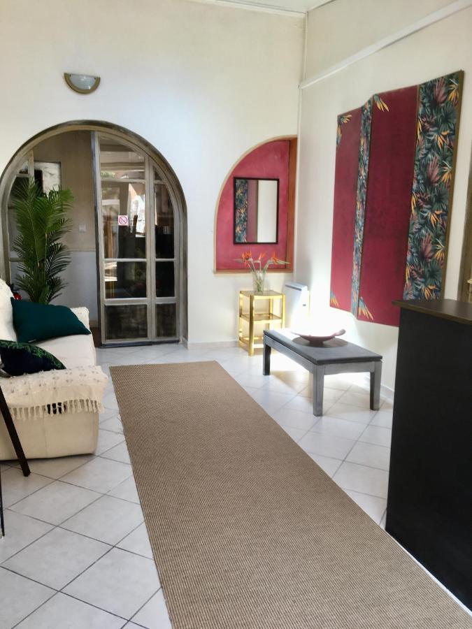 Hotel Le Derby Cagnes-sur-Mer Dış mekan fotoğraf
